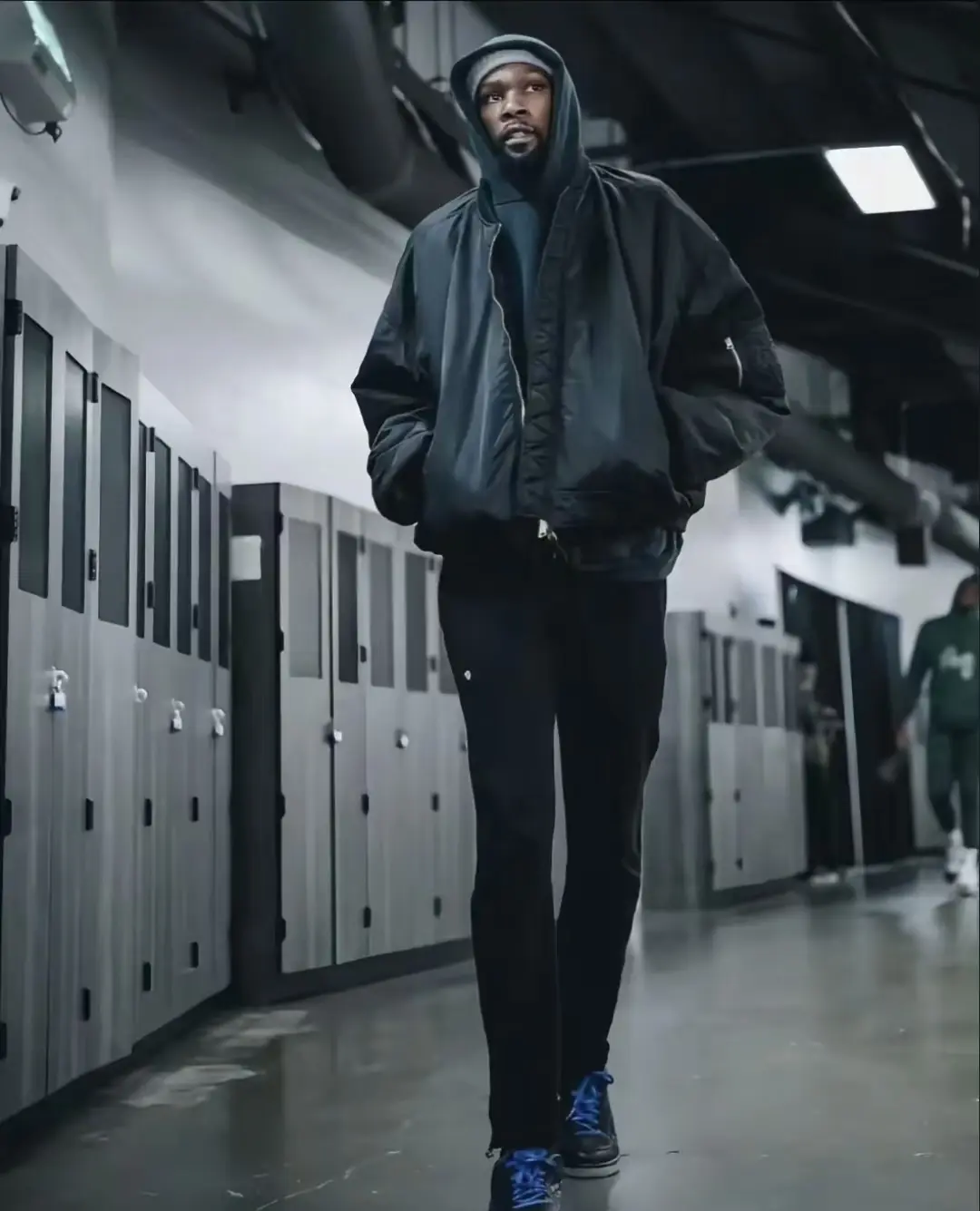 可能垫底, 洛维指出 可能垫底, 洛维指出