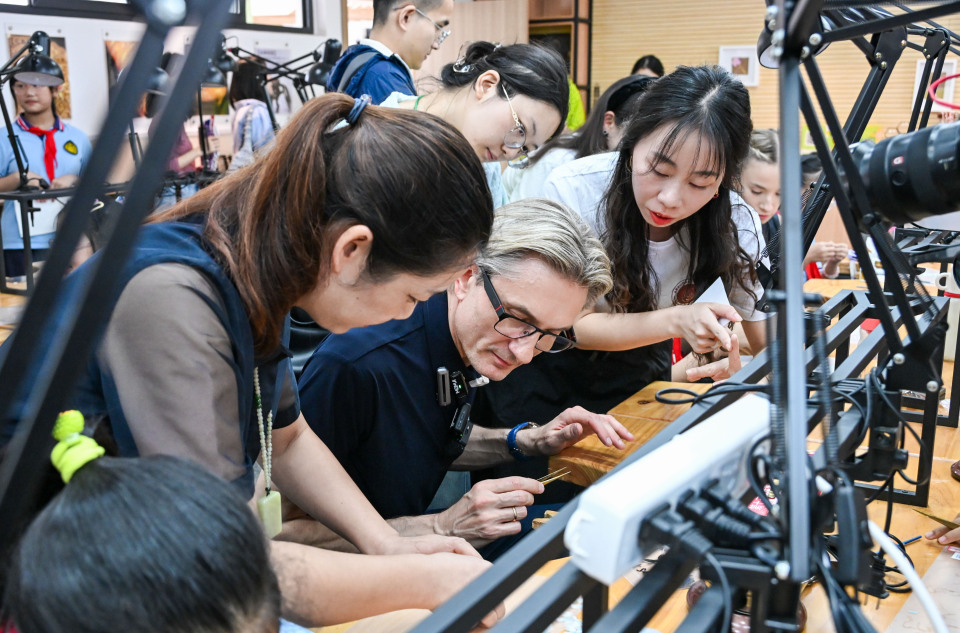 育舞蹈队的, 只有裁判